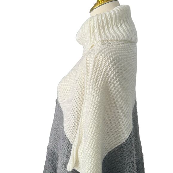 Vince Camuto Colorblock Turtleneck Sweater Grey White Poncho Shrug Thick Warm OS - Picture 6 of 16